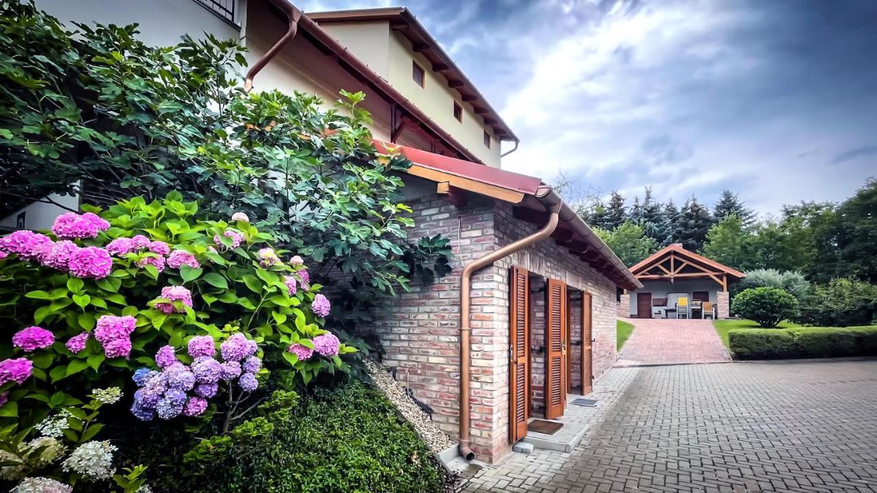 Ozkut Apartmanhaz Olmod 외부 사진