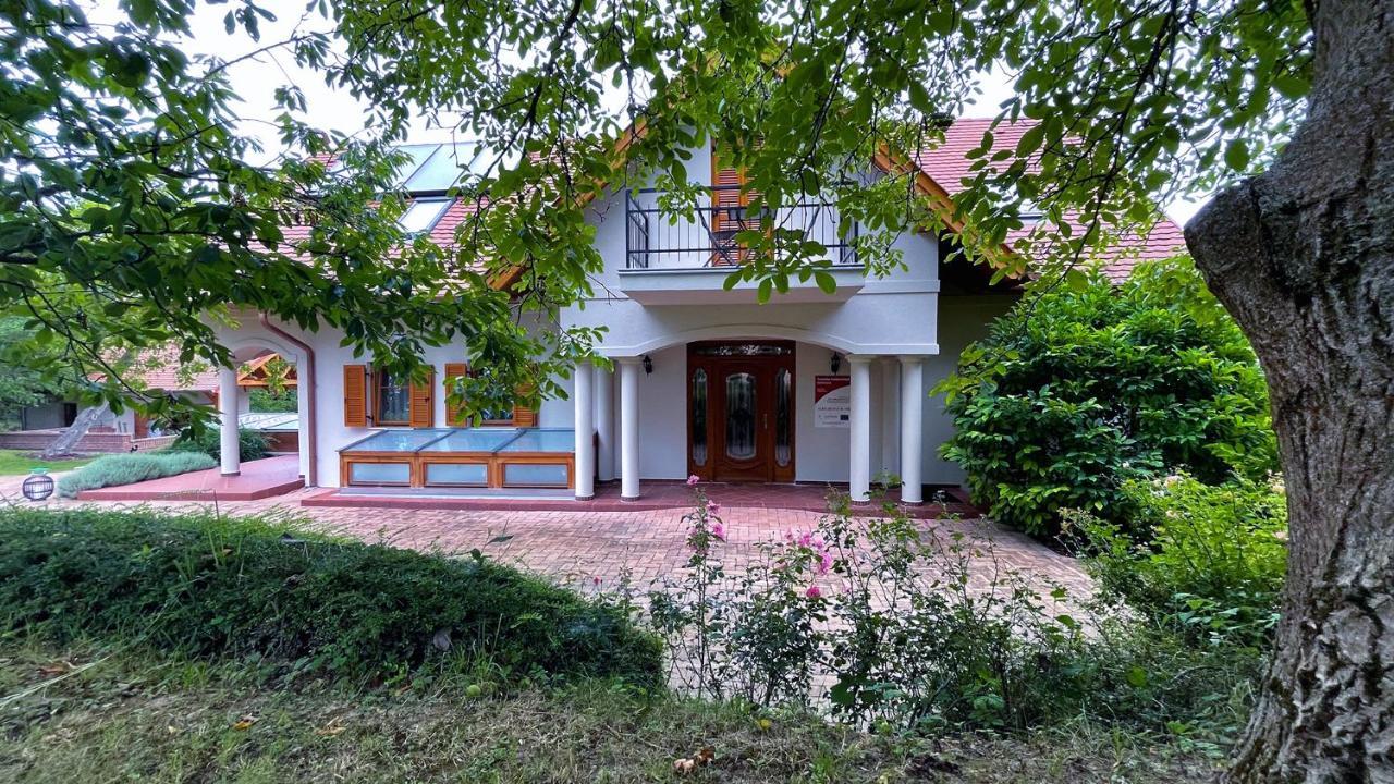 Ozkut Apartmanhaz Olmod 외부 사진