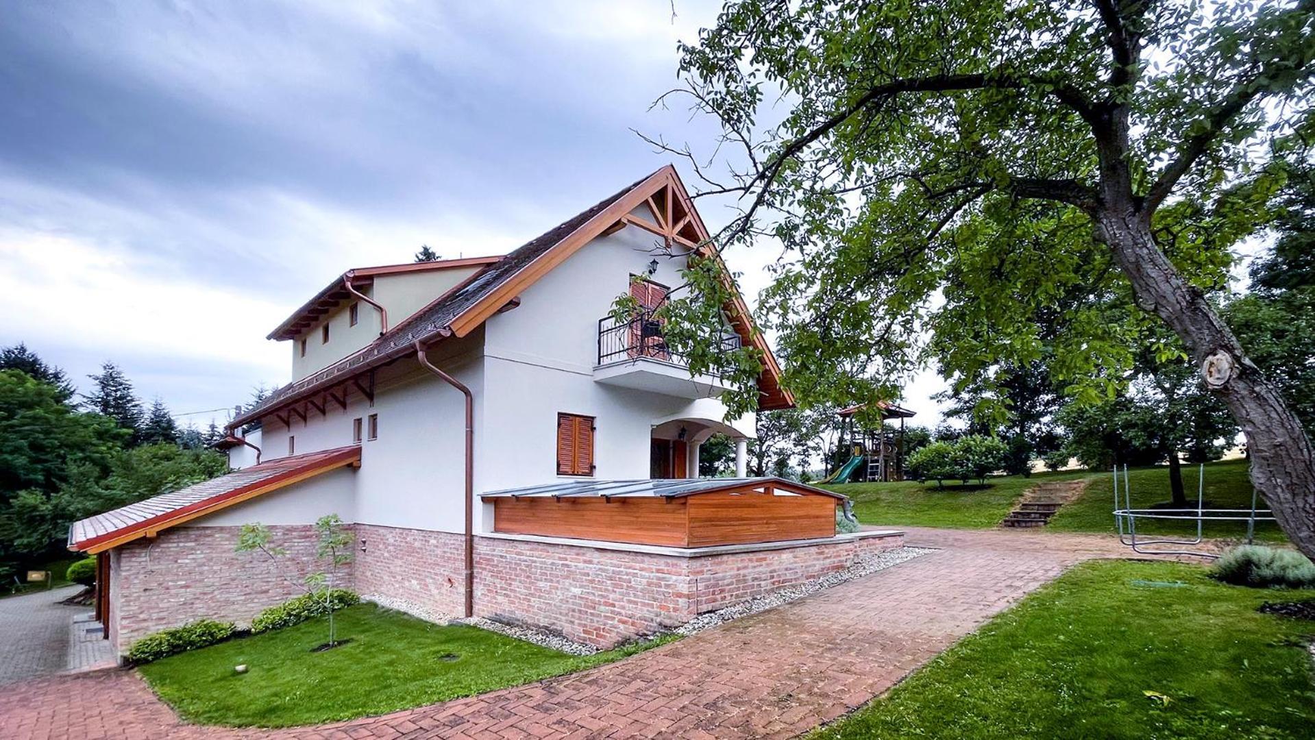 Ozkut Apartmanhaz Olmod 외부 사진